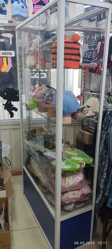 Продаю стеллажи стеклянные ветрины производство DIA в хорошем