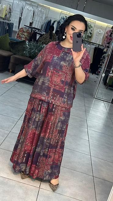 Костюм женский из легкой вискозной ткани: свободная блуза + широкие