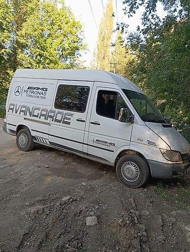 лёгкий грузовой транспорт: Легкий грузовик, Mercedes-Benz — 3