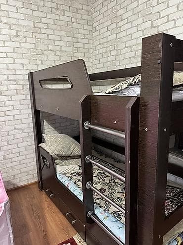 Продаю Двухъярусная кровать из ЛДСП в темном древесном цвете at lalafo.kg Продаю Двухъярусная кровать из ЛДСП в темном древесном цвете