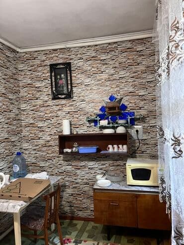 арзан квартира керек бишкектен: Уютный хостел в городе Каракол. 600 сом с человека. Каракол, улица — 4