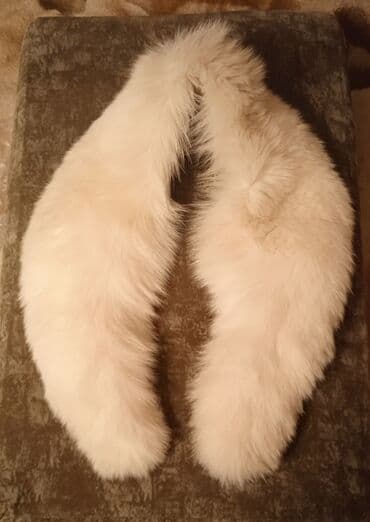 где купить парик из натуральных волос: Продаю белый песцовый воротник.
Мех густой, не лезет.
Длина 100см — 1