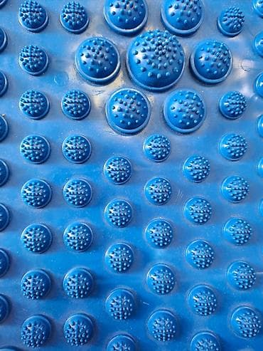 иатор: Массажный коврик для ног/ванной с рельефными антискользящими шипами — 1