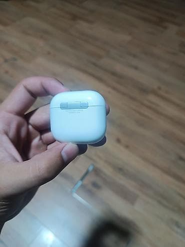 bluetooth speaker: Беспроводные наушники с зарядным кейсом (белые) - Форм‑фактор — 2
