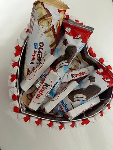 Подарочная композиция из сладостей Kinder в форме сердца Идеально для