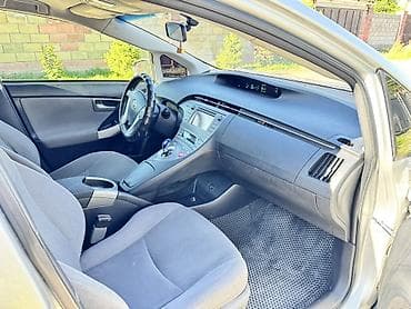 ключ на приус: Toyota Prius: 2015 г., 1.8 л, Робот, Гибрид, Хэтчбэк — 6