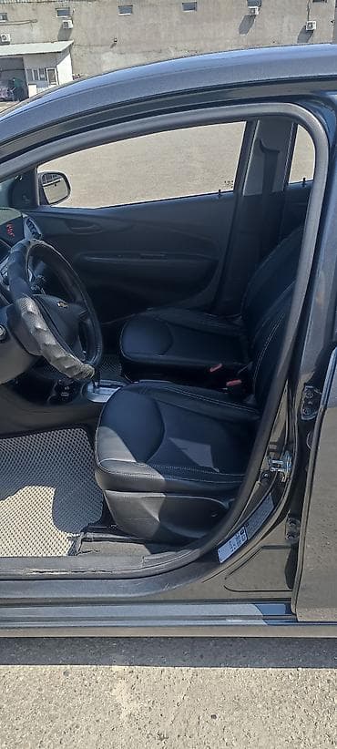 mercedes benz e class 212: Chevrolet Spark: 2016 г., 0.1 л, Автомат, Бензин, Хэтчбэк — 9