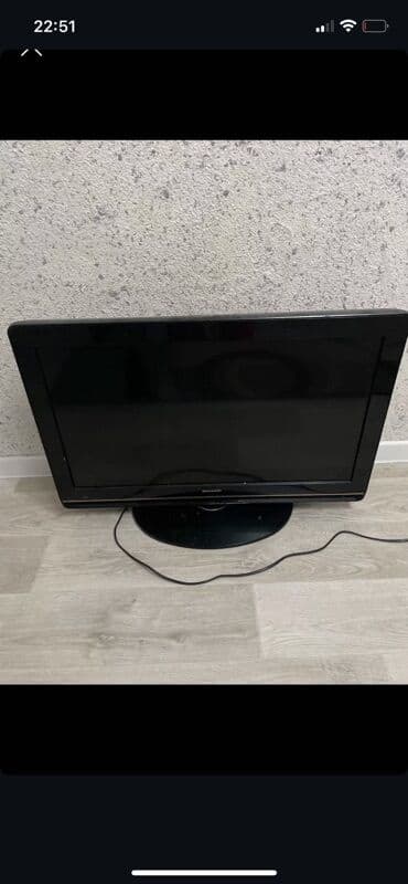 тв монитор lcd: Телевизор Sharp с черным глянцевым корпусом и подставкой. Этот — 1