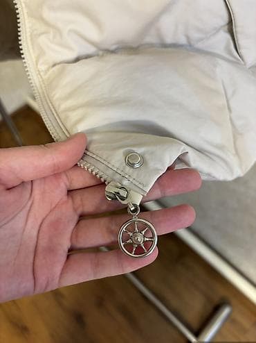 куртка мурской: Продаю куртки по 1000 сом, 1+1=1800 сом Подойдет на весну Цвета — 8