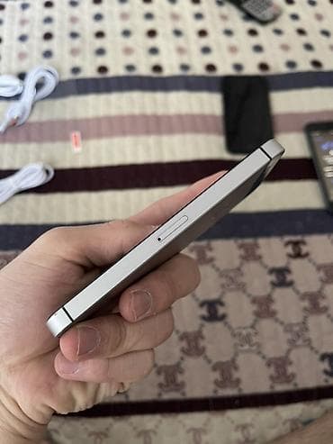 IPhone SE, 128 ГБ, Space Gray, Зарядное устройство, Чехол, 100 % — 8