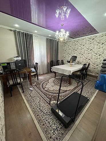 5: Продаётся жилой дом с ограждённым двором и хозпостройками. Площадь — 10