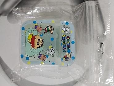 чехлы на 11: Наклейка-скин для кейса наушников с персонажами Crayon Shin-chan. - — 2