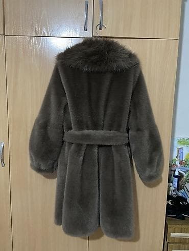 скупка шуба: Два женских меховых изделия. 1) Шуба-пальто из меха Кролика (цвет — 2