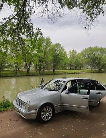 merc 211: Mercedes-Benz E-класс AMG: 1996 г., Седан — 3