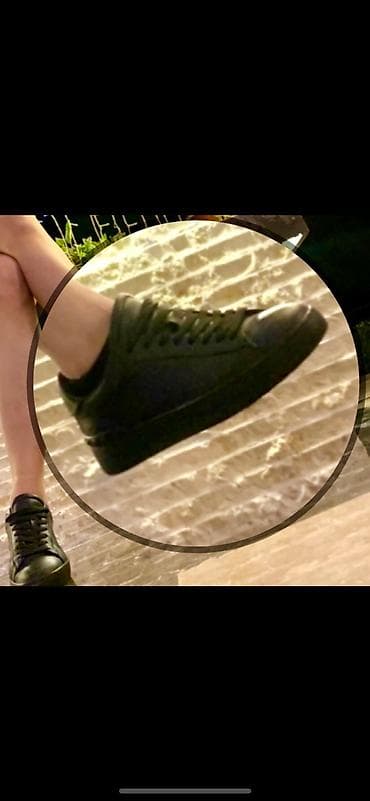 валинка обувь: Натуральная кожа 💯 
От Valentino оригинал 
Состояние отличное — 1