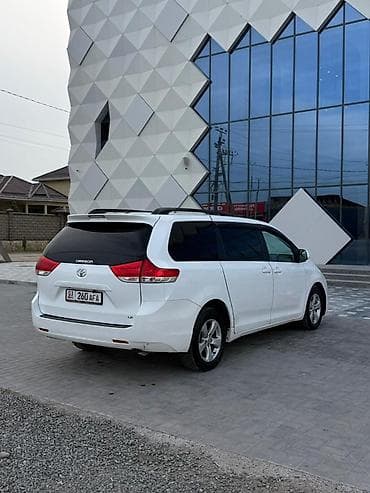 2011: Toyota Sienna: 2011 г., 3.5 л, Автомат, Бензин, Минивэн — 6