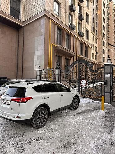 camry 2018: Toyota RAV4: 2018 г., 2.5 л, Вариатор, Гибрид, Кроссовер — 3