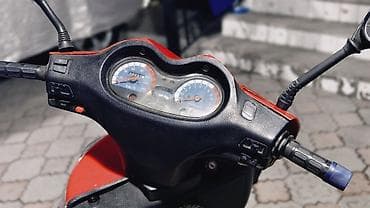 мото сатылат: Скутер 150 см³ ( класс «китайский городской»), красно‑чёрный — 5