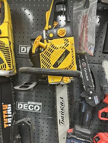 бензо пилы: Бензопила Новый, Deco, От 3,5 кВт и выше, Платная доставка, Бесплатная доставка, Самовывоз — 3