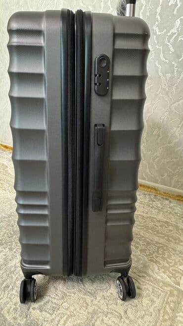 ручной кладь: Чемодан, Новый, Большой (более 70 л), Вращающиеся колеса на 360°, Водонепроницаемость, На колесах — 2