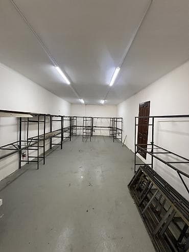 задаю: Сдается просторное помещение 230 м2 на участке 6,3 соток: под — 4