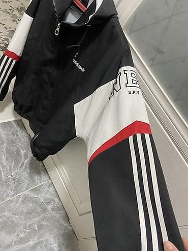 зимние перчатки: Спортивная ветровка с капюшоном adidas (логотип на груди и ярлыке) — 1