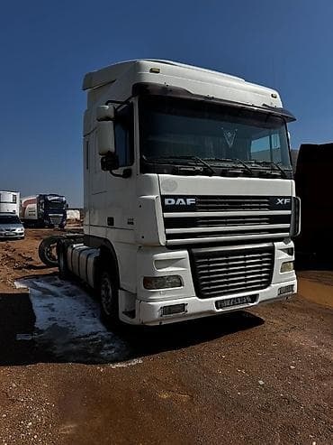 свето диоды: Тягач, DAF, 2005 г., Тентованный — 2