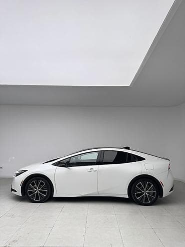 byd e2 2019: Toyota Prius: 2023 г., 2 л, Вариатор, Гибрид, Лифтбек — 4