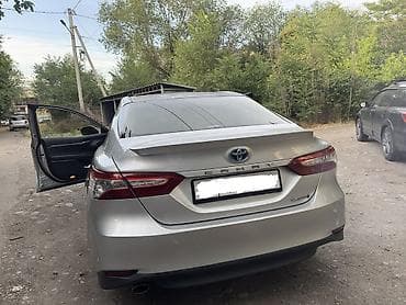 volvo fl: Toyota Camry: 2019 г., Автомат, Гибрид, Седан — 2