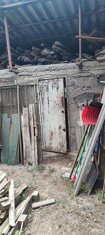 частный дом кызыл аскер: Продаётся жилое строение с участком. Описание объекта: - Дом с — 5