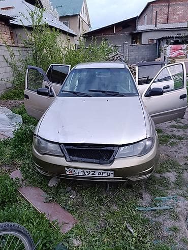 bid e2: Автомобиль седан, левый руль. Цвет кузова — бежево‑золотистый — 2