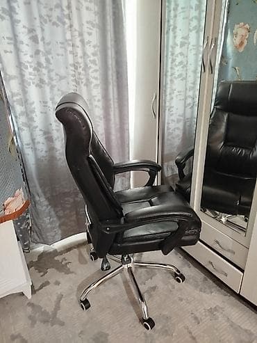 для чистки обуви: Офисное кресло, Новый, С колесиками, цвет - Черный, Экокожа — 1