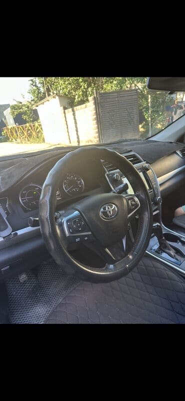 срочно продаю в связи с переездом: Toyota Camry: 2016 г., 2.5 л, Автомат, Гибрид, Седан — 2