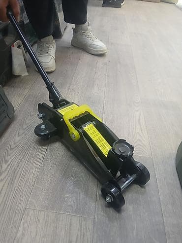 Гидравлические домкраты для автомобиля В ассортименте: - Подкатной