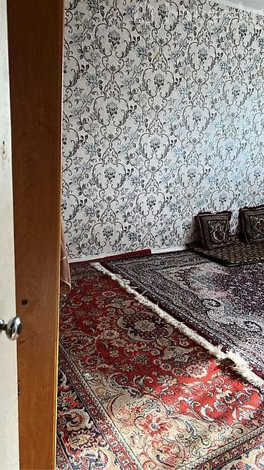 3 мкр: 3 комнаты, 70 м², 3 этаж, Старый ремонт — 1