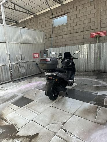 мото эндуро: Скутер-макси 150–200 см³ класса (ориентировочно): городской/туринговый — 5