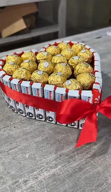 новые мебели: Подарочные композиции из шоколадок, цветов,мягких игрушек . ко — 1