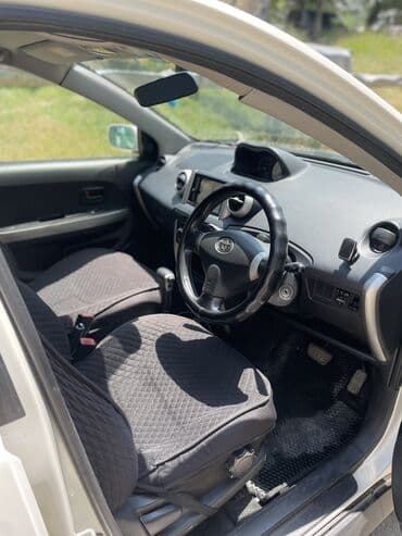 продаю в связи с переездом: Toyota ist: 2003 г., 1.3 л, Автоматтык, Бензин — 6
