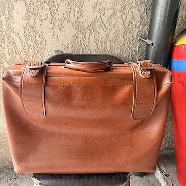 дипломат ссср: Чемодан, Материал: Натуральная кожа, Средний (40 - 70 л), Без колес — 1