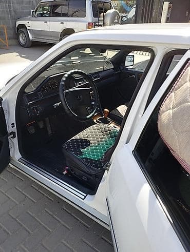 Продажа авто: Mercedes-Benz W124: 1990 г., 2 л, Механика, Бензин, Седан — 10