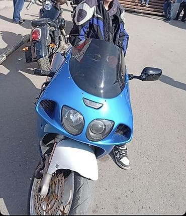 Спортивный мотоцикл Kawasaki Ninja (серия ZX) в синем цвете. Основные — 2