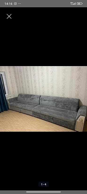 Вешалки: Прямой диван, Б/у, Трехместный — 2