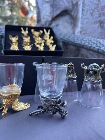 из серебра: • Набор рюмок в подарочной коробке: • 12 стопок-перевертышей (знаки — 6