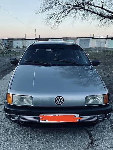 Volkswagen Passat: 1988 г., 1.8 л, Механика, Седан — 1