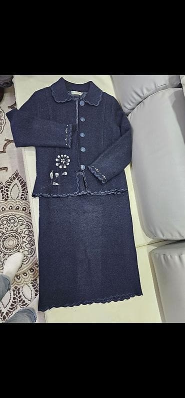 Женские брюки: Продается костюм двойка.состояния нового.размер 48-50 цена 3000с — 2