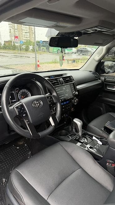id 4: Toyota 4Runner: 2024 г., 4 л, Автомат, Бензин, Внедорожник — 5