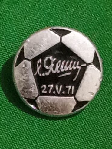 Значок с подписью Л.Ящина — 2