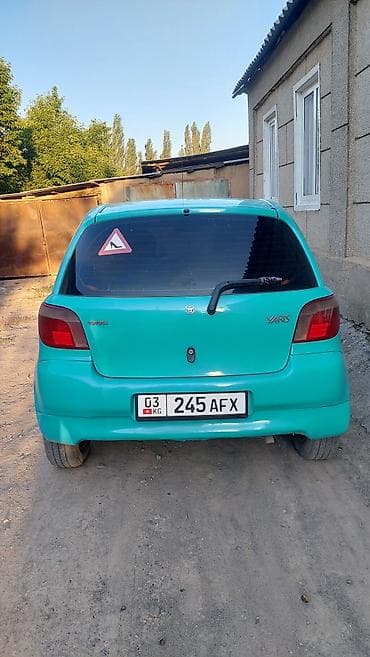 Унаа: Toyota Yaris: 2000 г., 1 л, Кол менен иштөөчү, Бензин, Хетчбек — 2