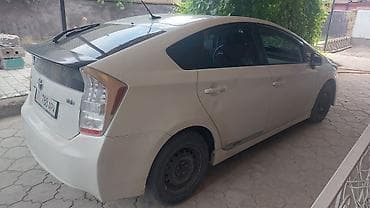 Продажа авто: Toyota Prius: 2011 г., 1.8 л, Автомат, Гибрид, Хэтчбэк — 3