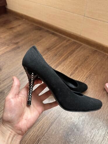 женская модельная обувь больших размеров: Туфли замшевые,каблук со стразамиразмер 39
Самовывоз с Тунгуча — 2